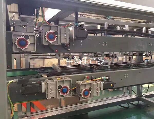 牛奶生產(chǎn)線直角減速機(jī)配伺服電機(jī)的應(yīng)用