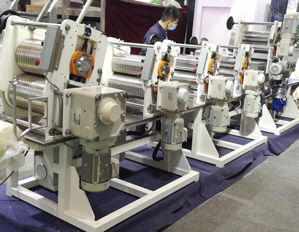 士元面條機(jī)械直角減速電機(jī)的應(yīng)用