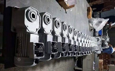 山東750W直角減速機廠家發(fā)貨通知,劉總請查收