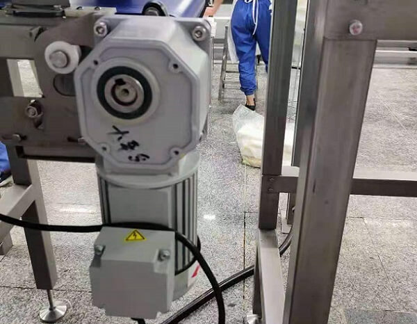 食品輸送線用直交軸減速電機