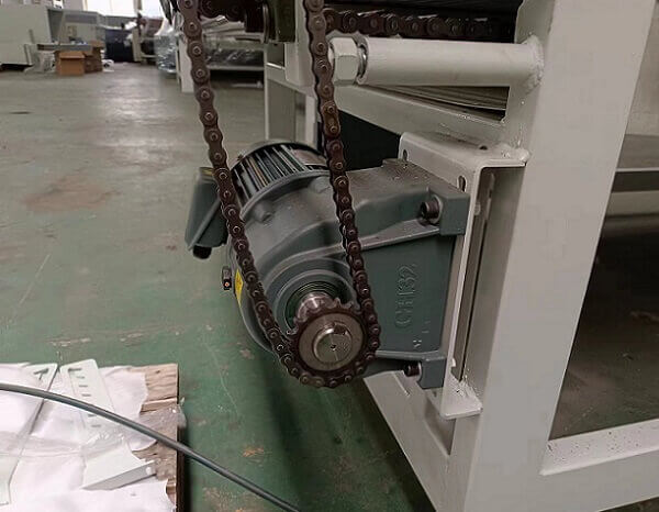 涂布機(jī)減速機(jī) GH臥式2.2KW齒輪減速電機(jī)應(yīng)用現(xiàn)場(chǎng)