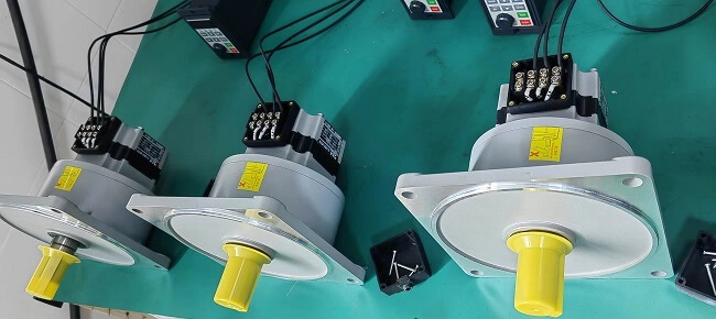 旋轉(zhuǎn)小火鍋電機(jī),回轉(zhuǎn)火鍋減速機(jī),減速機(jī)接線圖