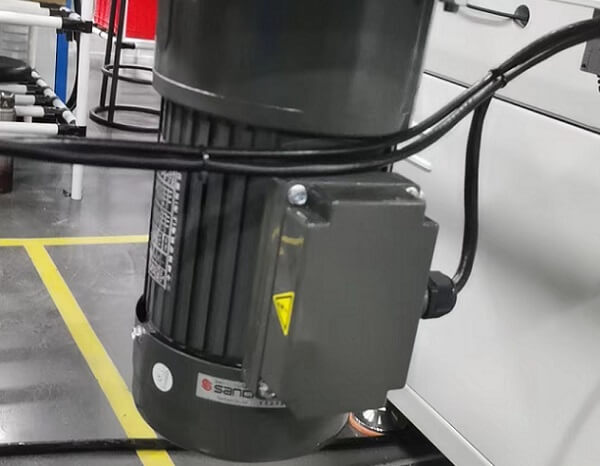 士元G750A剎車(chē)減速電機(jī)在大高周滑臺(tái)上的應(yīng)用